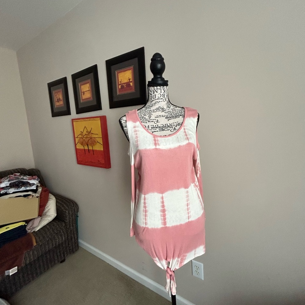 B.L.E.U. Mauve and White Knit Top NWT